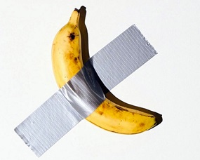 Banán za všechny prachy. Číňan jej vydražil za miliony, před dražbou stál pár centů